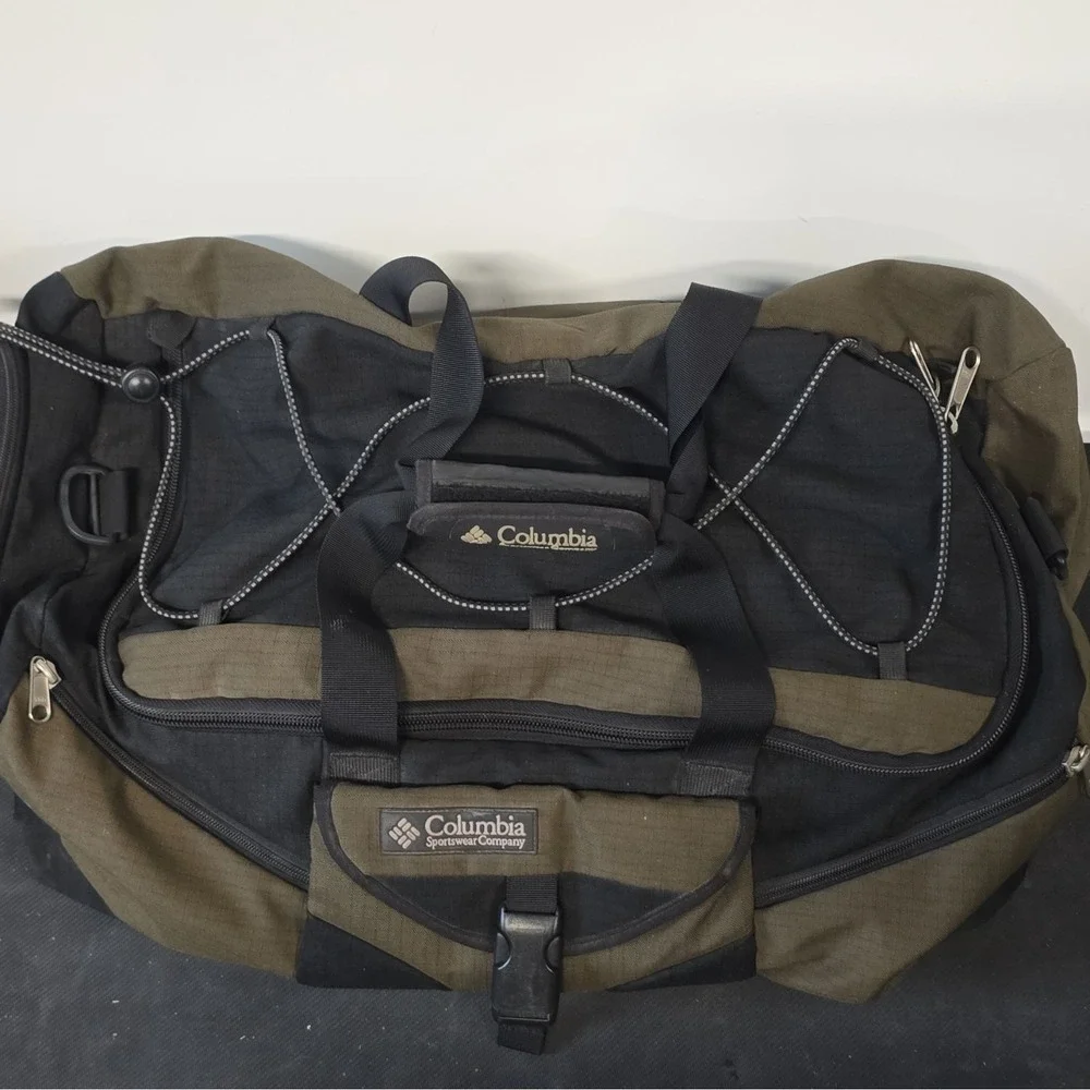 Columbia Duffle Bag 19